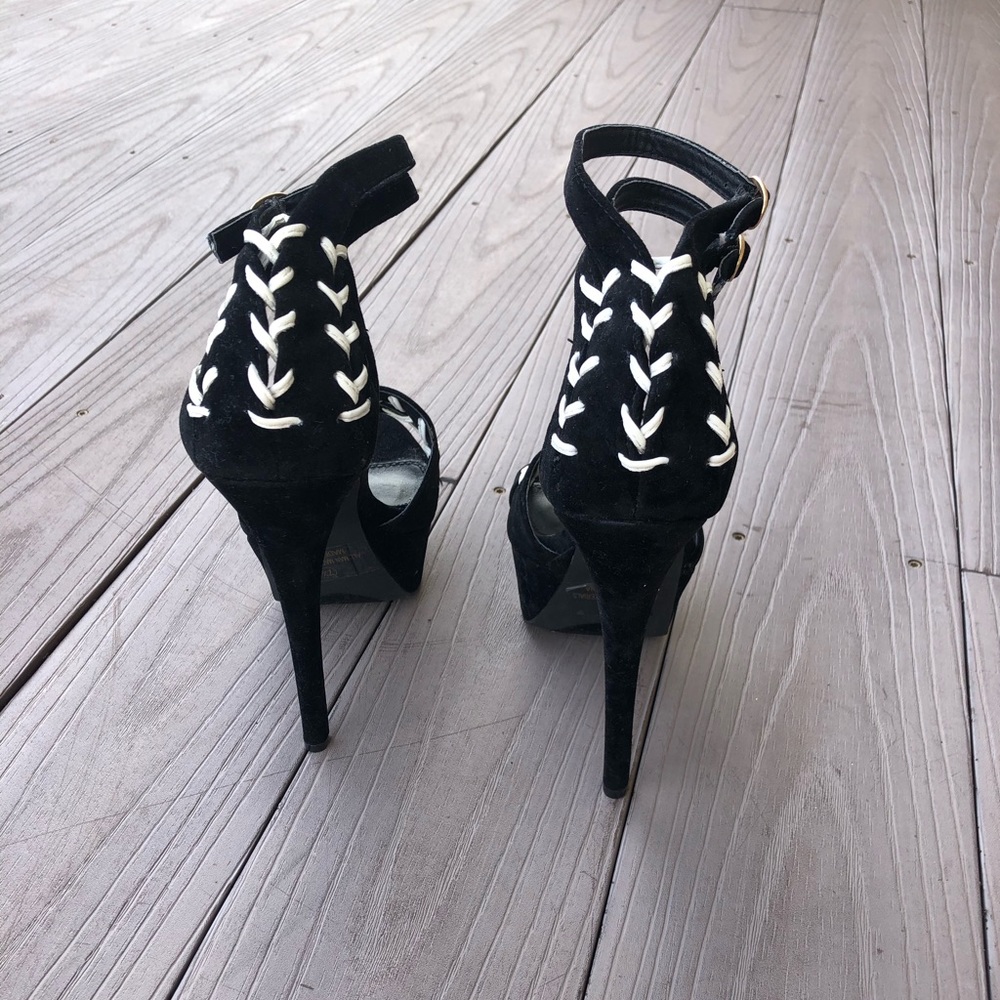 Heels - Picture 3 of 5